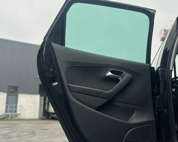 Черный Фольксваген Кросс Поло, объемом двигателя 1.2 л и пробегом 135 тыс. км за 10300 $, фото 34 на Automoto.ua