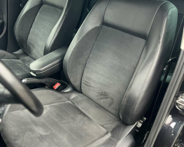 Черный Фольксваген Кросс Поло, объемом двигателя 1.2 л и пробегом 135 тыс. км за 10300 $, фото 39 на Automoto.ua