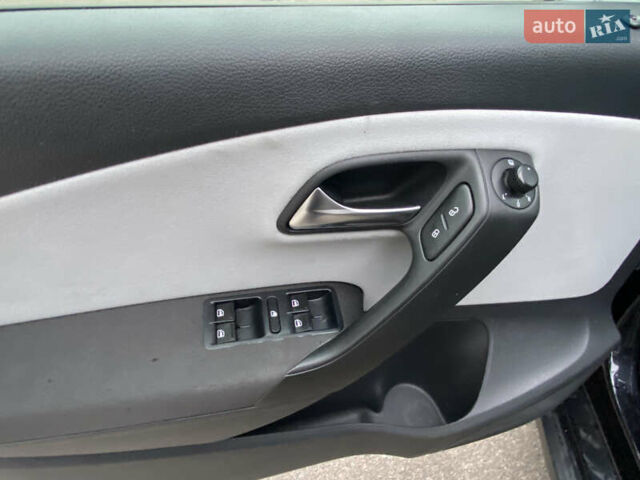 Черный Фольксваген Кросс Поло, объемом двигателя 1.6 л и пробегом 192 тыс. км за 8800 $, фото 8 на Automoto.ua