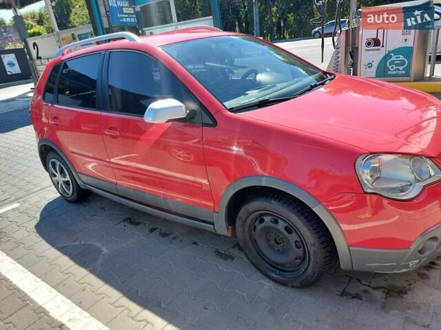 Красный Фольксваген Кросс Поло, объемом двигателя 1.6 л и пробегом 318 тыс. км за 5800 $, фото 2 на Automoto.ua