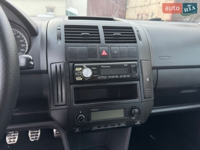 Серый Фольксваген Кросс Поло, объемом двигателя 1.4 л и пробегом 225 тыс. км за 5250 $, фото 29 на Automoto.ua