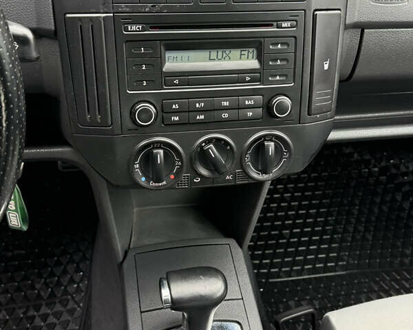 Серый Фольксваген Кросс Поло, объемом двигателя 1.4 л и пробегом 180 тыс. км за 6700 $, фото 23 на Automoto.ua