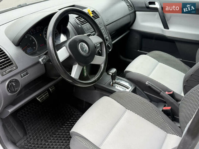 Серый Фольксваген Кросс Поло, объемом двигателя 1.4 л и пробегом 180 тыс. км за 6700 $, фото 18 на Automoto.ua