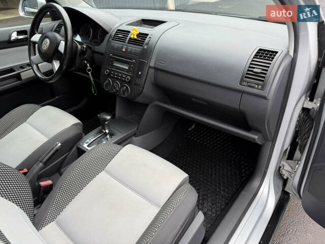 Серый Фольксваген Кросс Поло, объемом двигателя 1.4 л и пробегом 180 тыс. км за 6700 $, фото 33 на Automoto.ua