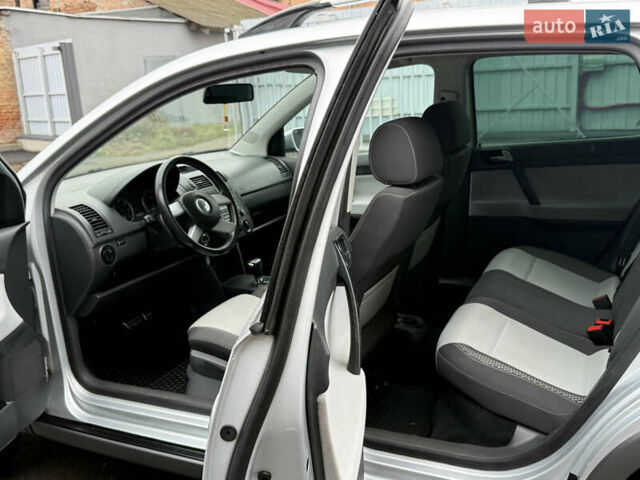 Серый Фольксваген Кросс Поло, объемом двигателя 1.4 л и пробегом 180 тыс. км за 6700 $, фото 26 на Automoto.ua