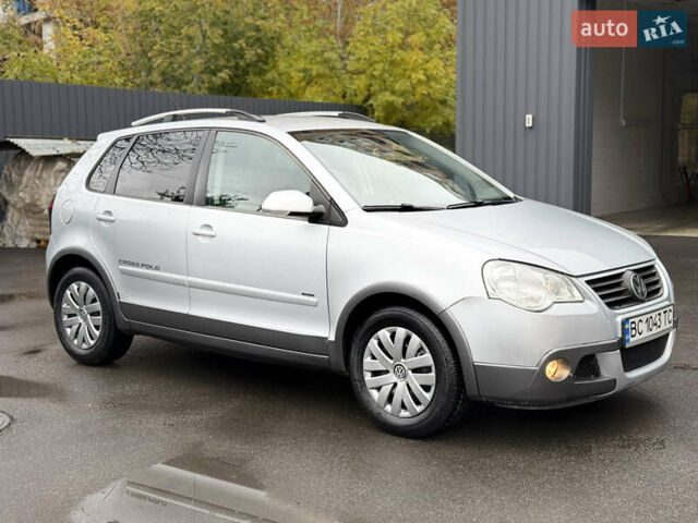 Серый Фольксваген Кросс Поло, объемом двигателя 1.4 л и пробегом 180 тыс. км за 6700 $, фото 6 на Automoto.ua