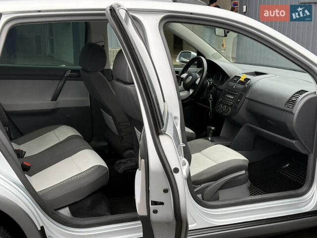 Серый Фольксваген Кросс Поло, объемом двигателя 1.4 л и пробегом 180 тыс. км за 6700 $, фото 31 на Automoto.ua