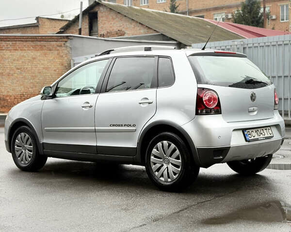 Серый Фольксваген Кросс Поло, объемом двигателя 1.4 л и пробегом 180 тыс. км за 6700 $, фото 1 на Automoto.ua