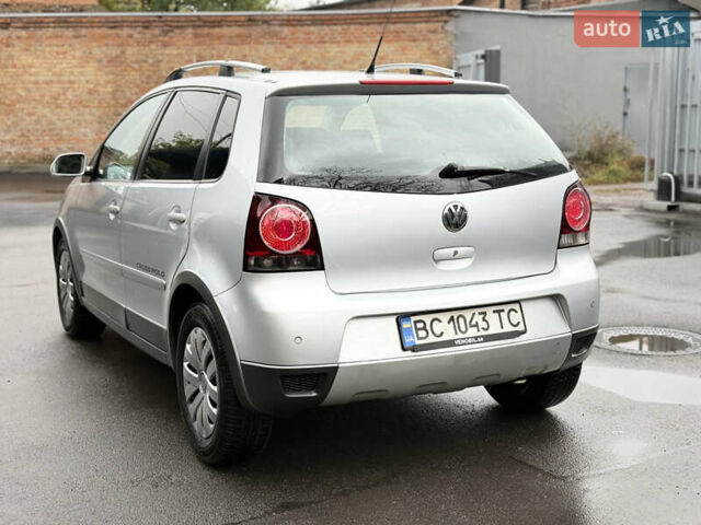 Серый Фольксваген Кросс Поло, объемом двигателя 1.4 л и пробегом 180 тыс. км за 6700 $, фото 2 на Automoto.ua