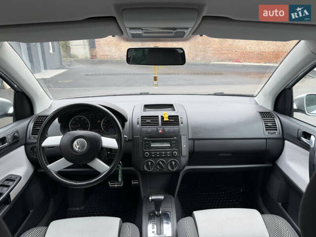 Серый Фольксваген Кросс Поло, объемом двигателя 1.4 л и пробегом 180 тыс. км за 6700 $, фото 30 на Automoto.ua