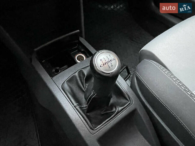 Синий Фольксваген Кросс Поло, объемом двигателя 1.4 л и пробегом 214 тыс. км за 5799 $, фото 31 на Automoto.ua