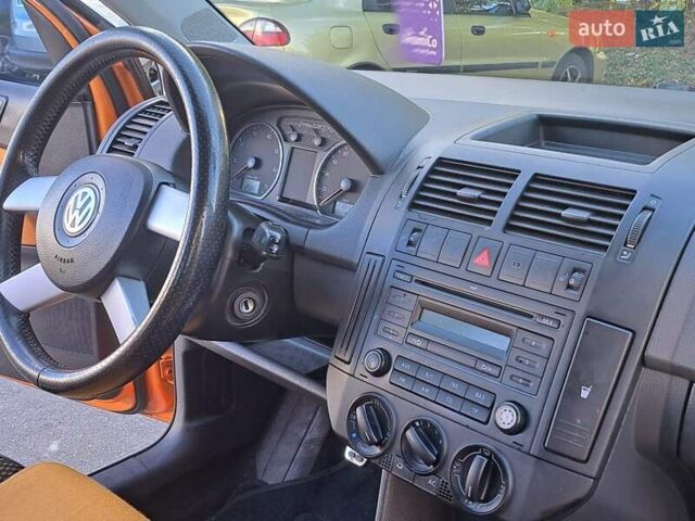 Оранжевый Фольксваген Кросс Поло, объемом двигателя 1.4 л и пробегом 238 тыс. км за 4900 $, фото 26 на Automoto.ua