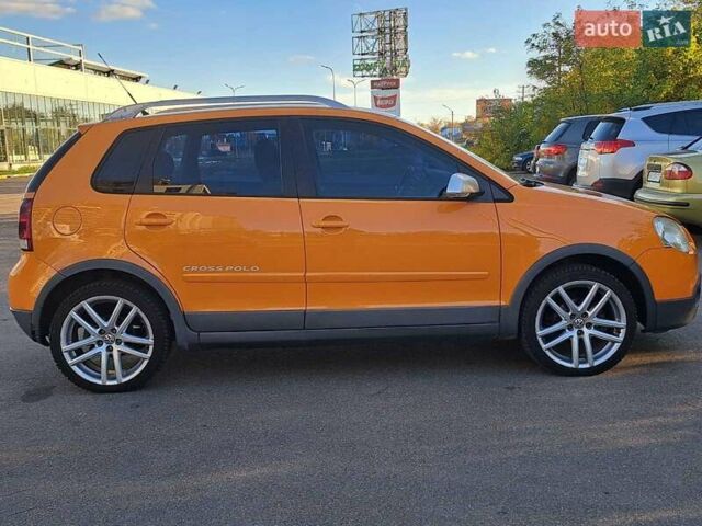 Оранжевый Фольксваген Кросс Поло, объемом двигателя 1.4 л и пробегом 238 тыс. км за 4900 $, фото 7 на Automoto.ua
