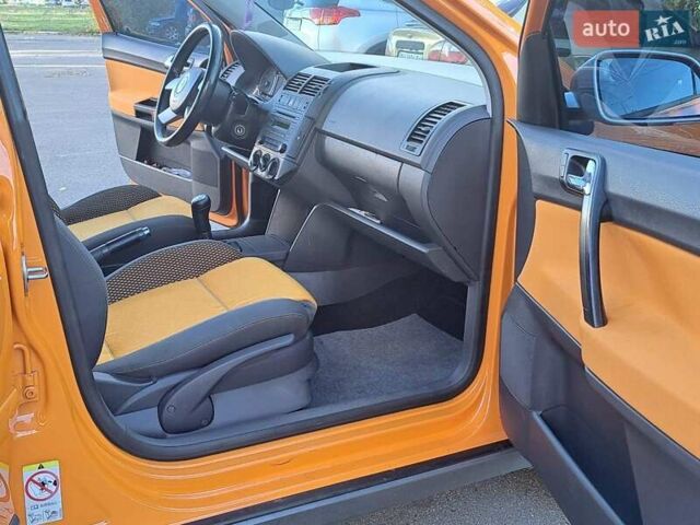 Оранжевый Фольксваген Кросс Поло, объемом двигателя 1.4 л и пробегом 238 тыс. км за 4900 $, фото 29 на Automoto.ua