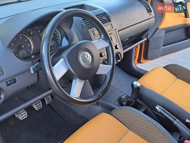 Оранжевый Фольксваген Кросс Поло, объемом двигателя 1.4 л и пробегом 238 тыс. км за 4900 $, фото 27 на Automoto.ua