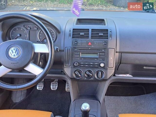 Оранжевый Фольксваген Кросс Поло, объемом двигателя 1.4 л и пробегом 238 тыс. км за 4900 $, фото 25 на Automoto.ua