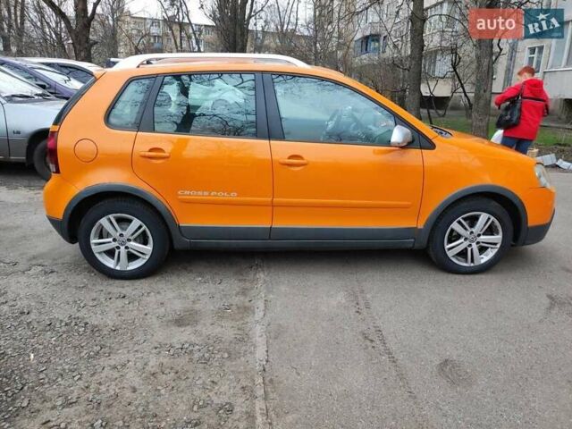 Оранжевый Фольксваген Кросс Поло, объемом двигателя 1.4 л и пробегом 259 тыс. км за 5500 $, фото 6 на Automoto.ua
