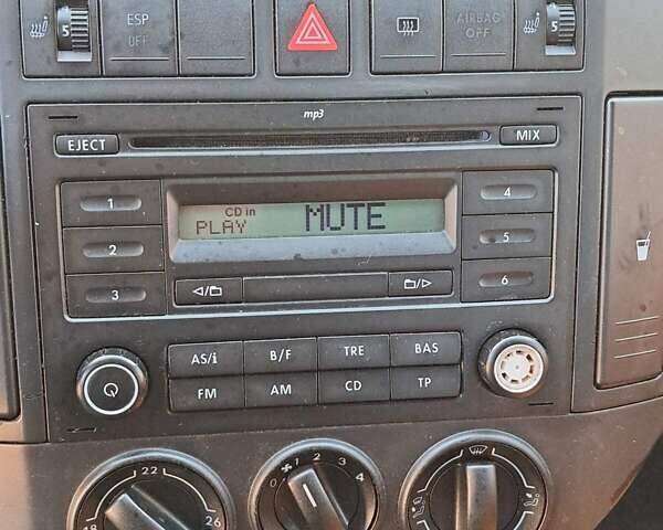 Оранжевый Фольксваген Кросс Поло, объемом двигателя 1.4 л и пробегом 238 тыс. км за 4900 $, фото 22 на Automoto.ua