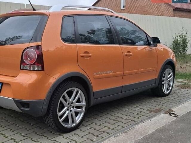 Оранжевый Фольксваген Кросс Поло, объемом двигателя 1.4 л и пробегом 238 тыс. км за 4900 $, фото 5 на Automoto.ua