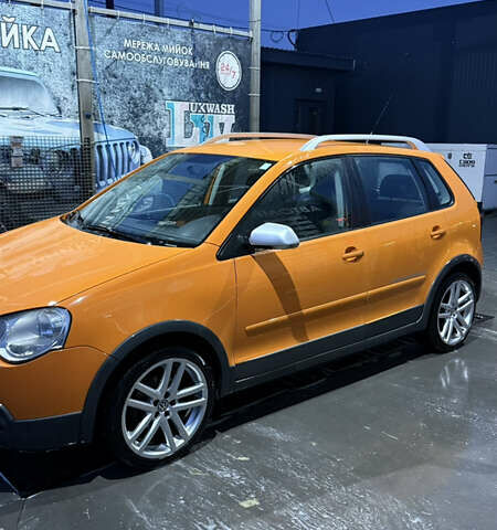 Оранжевый Фольксваген Кросс Поло, объемом двигателя 1.4 л и пробегом 166 тыс. км за 5200 $, фото 1 на Automoto.ua