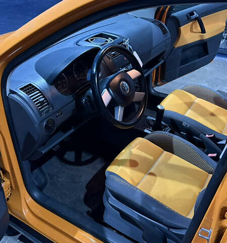 Оранжевый Фольксваген Кросс Поло, объемом двигателя 1.4 л и пробегом 166 тыс. км за 5200 $, фото 7 на Automoto.ua