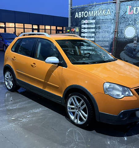 Оранжевый Фольксваген Кросс Поло, объемом двигателя 1.4 л и пробегом 166 тыс. км за 5200 $, фото 5 на Automoto.ua