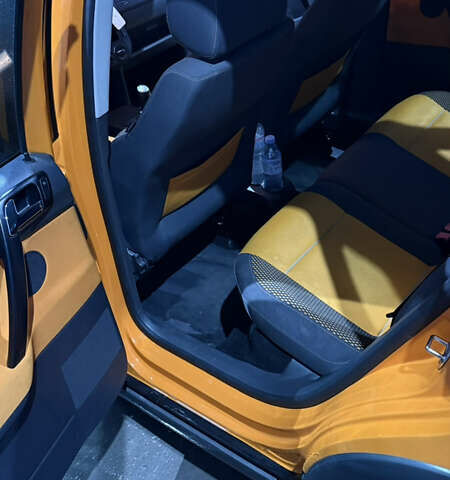 Оранжевый Фольксваген Кросс Поло, объемом двигателя 1.4 л и пробегом 166 тыс. км за 5200 $, фото 9 на Automoto.ua