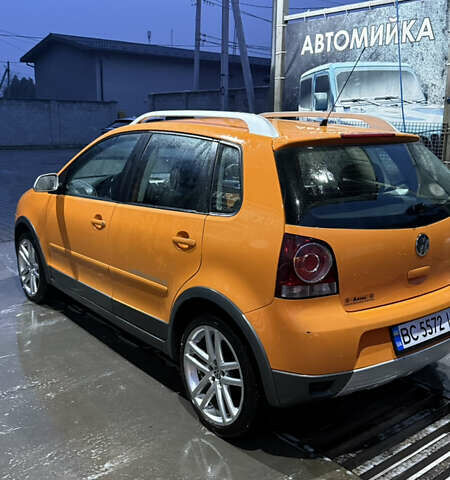 Оранжевый Фольксваген Кросс Поло, объемом двигателя 1.4 л и пробегом 166 тыс. км за 5200 $, фото 2 на Automoto.ua