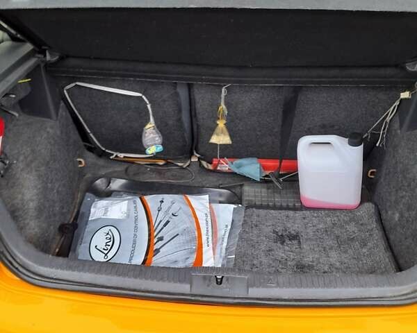 Оранжевый Фольксваген Кросс Поло, объемом двигателя 1.39 л и пробегом 160 тыс. км за 5200 $, фото 6 на Automoto.ua
