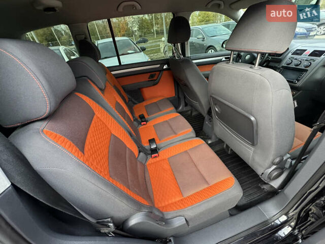 Черный Фольксваген Кросс Туран, объемом двигателя 1.9 л и пробегом 278 тыс. км за 7100 $, фото 27 на Automoto.ua