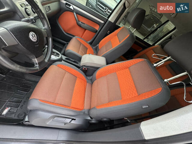 Черный Фольксваген Кросс Туран, объемом двигателя 1.9 л и пробегом 278 тыс. км за 7100 $, фото 23 на Automoto.ua