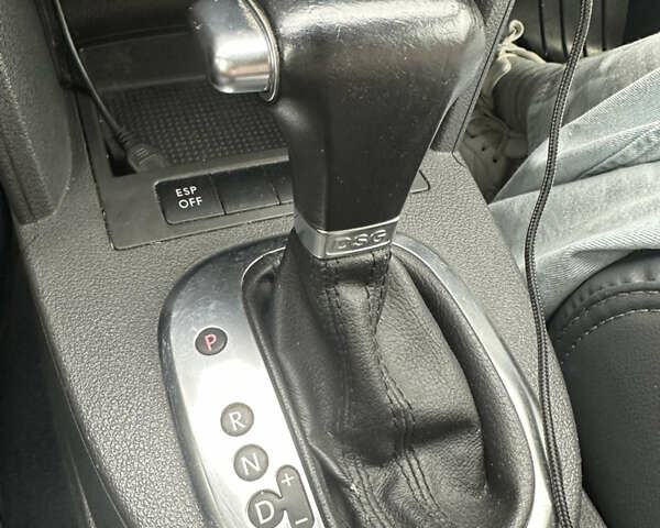 Черный Фольксваген Кросс Туран, объемом двигателя 1.9 л и пробегом 333 тыс. км за 7500 $, фото 16 на Automoto.ua