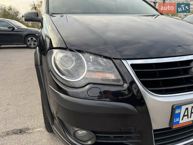 Черный Фольксваген Кросс Туран, объемом двигателя 1.9 л и пробегом 278 тыс. км за 7100 $, фото 12 на Automoto.ua