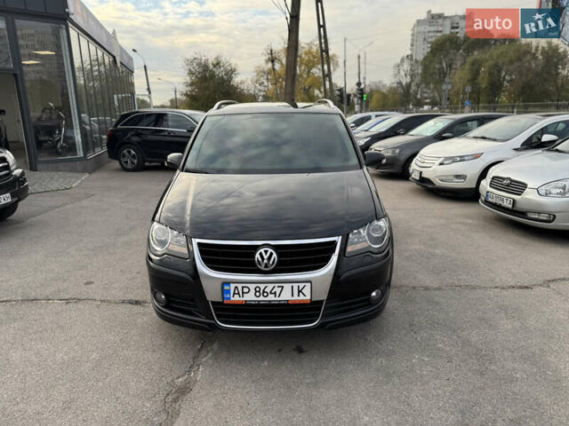 Черный Фольксваген Кросс Туран, объемом двигателя 1.9 л и пробегом 278 тыс. км за 7100 $, фото 1 на Automoto.ua