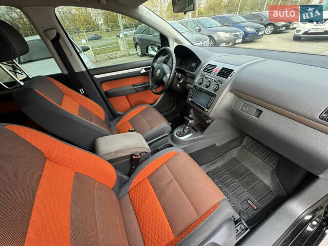 Черный Фольксваген Кросс Туран, объемом двигателя 1.9 л и пробегом 278 тыс. км за 7100 $, фото 29 на Automoto.ua