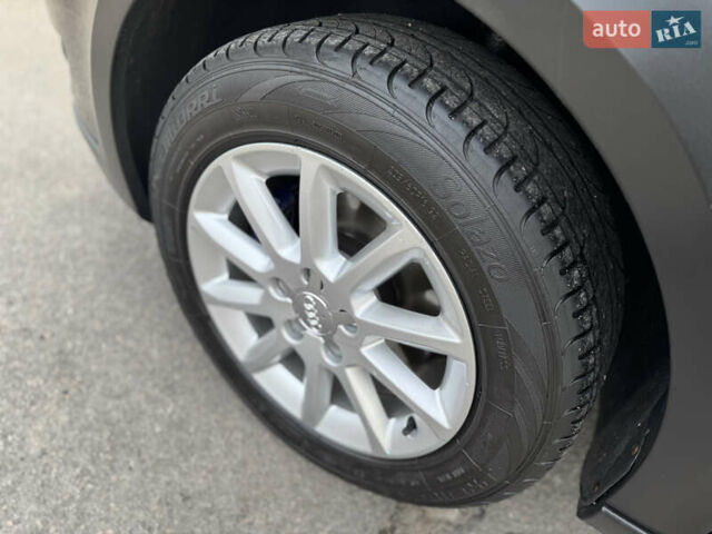 Черный Фольксваген Кросс Туран, объемом двигателя 1.9 л и пробегом 278 тыс. км за 7100 $, фото 8 на Automoto.ua