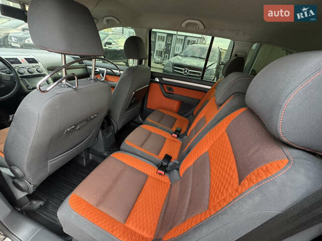 Черный Фольксваген Кросс Туран, объемом двигателя 1.9 л и пробегом 278 тыс. км за 7100 $, фото 21 на Automoto.ua