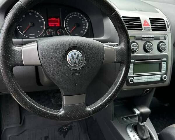 Черный Фольксваген Кросс Туран, объемом двигателя 1.4 л и пробегом 143 тыс. км за 8700 $, фото 1 на Automoto.ua