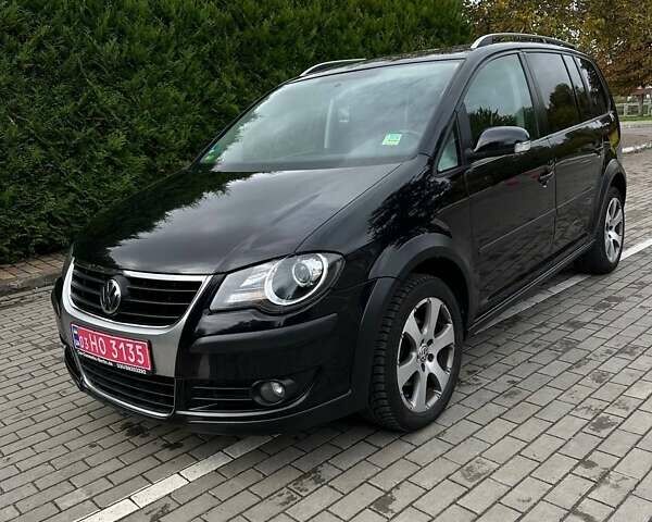 Черный Фольксваген Кросс Туран, объемом двигателя 1.4 л и пробегом 143 тыс. км за 8700 $, фото 8 на Automoto.ua