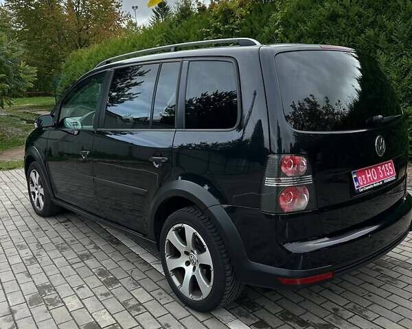 Черный Фольксваген Кросс Туран, объемом двигателя 1.4 л и пробегом 143 тыс. км за 8700 $, фото 4 на Automoto.ua