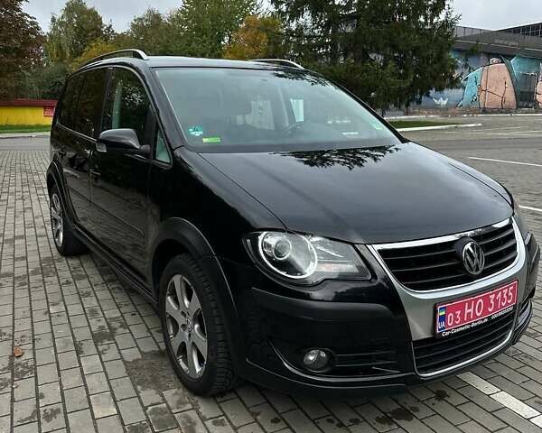 Черный Фольксваген Кросс Туран, объемом двигателя 1.4 л и пробегом 143 тыс. км за 8700 $, фото 3 на Automoto.ua