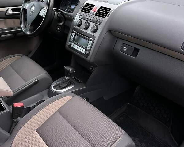 Черный Фольксваген Кросс Туран, объемом двигателя 1.4 л и пробегом 143 тыс. км за 8700 $, фото 12 на Automoto.ua