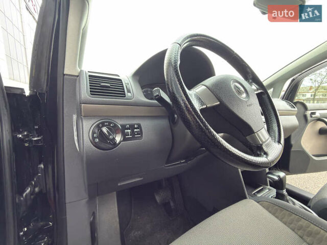 Черный Фольксваген Кросс Туран, объемом двигателя 0 л и пробегом 219 тыс. км за 8500 $, фото 77 на Automoto.ua