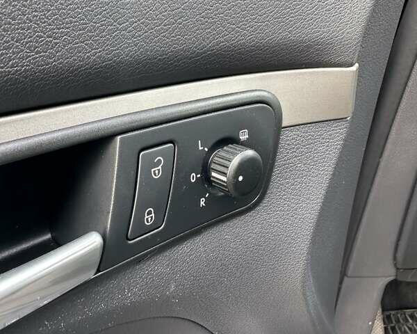 Черный Фольксваген Кросс Туран, объемом двигателя 1.9 л и пробегом 232 тыс. км за 9500 $, фото 28 на Automoto.ua