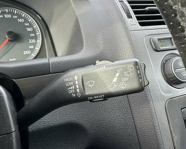 Черный Фольксваген Кросс Туран, объемом двигателя 1.9 л и пробегом 232 тыс. км за 9500 $, фото 33 на Automoto.ua