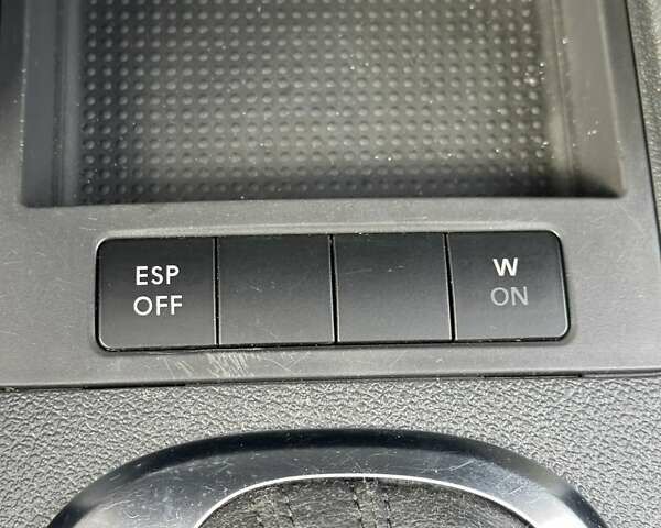 Черный Фольксваген Кросс Туран, объемом двигателя 1.9 л и пробегом 232 тыс. км за 9500 $, фото 35 на Automoto.ua