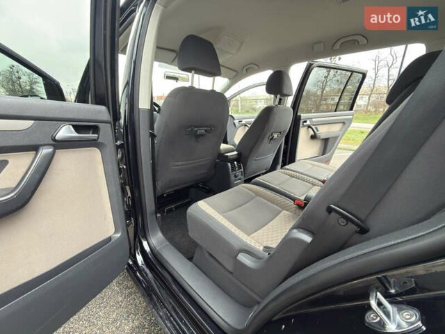 Черный Фольксваген Кросс Туран, объемом двигателя 0 л и пробегом 219 тыс. км за 8500 $, фото 67 на Automoto.ua