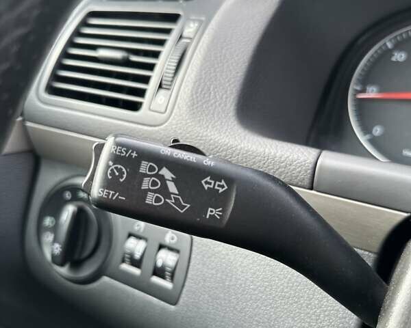 Черный Фольксваген Кросс Туран, объемом двигателя 1.9 л и пробегом 232 тыс. км за 9500 $, фото 32 на Automoto.ua