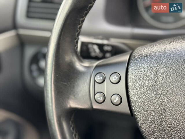 Черный Фольксваген Кросс Туран, объемом двигателя 1.4 л и пробегом 230 тыс. км за 7690 $, фото 15 на Automoto.ua