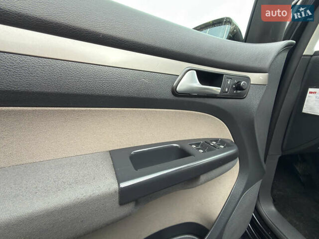 Черный Фольксваген Кросс Туран, объемом двигателя 0 л и пробегом 219 тыс. км за 8500 $, фото 82 на Automoto.ua